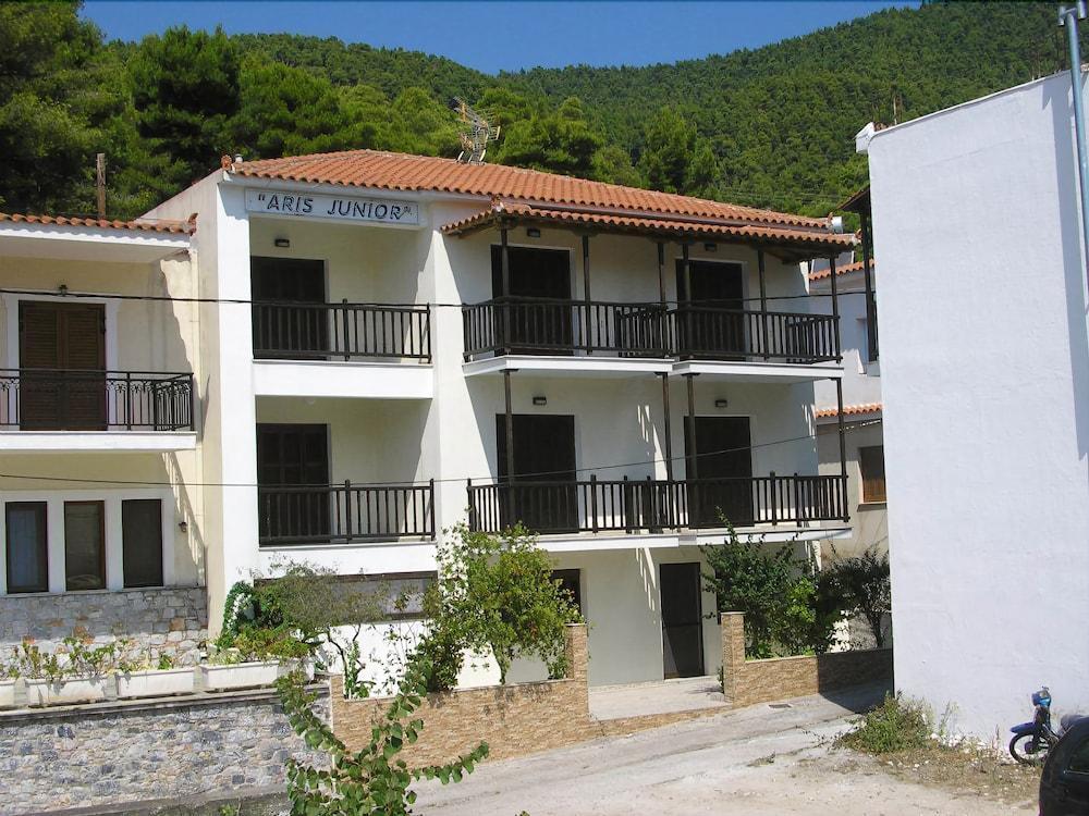 Aris Junior Studio & Apartments نيو كليما المظهر الخارجي الصورة