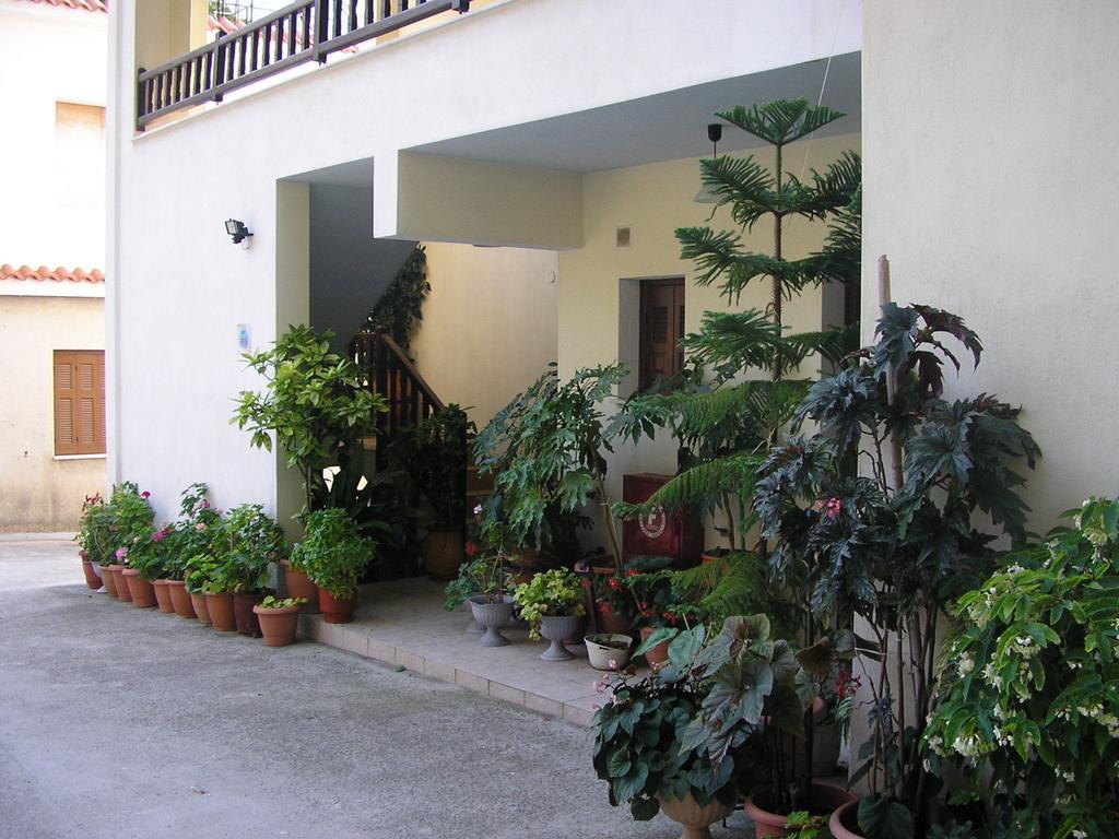 Aris Junior Studio & Apartments نيو كليما المظهر الخارجي الصورة
